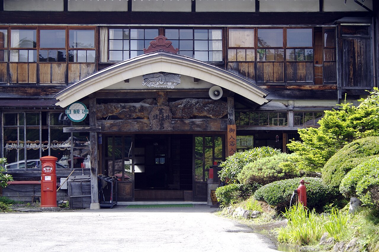 Tsuta Onsen (蔦温泉)