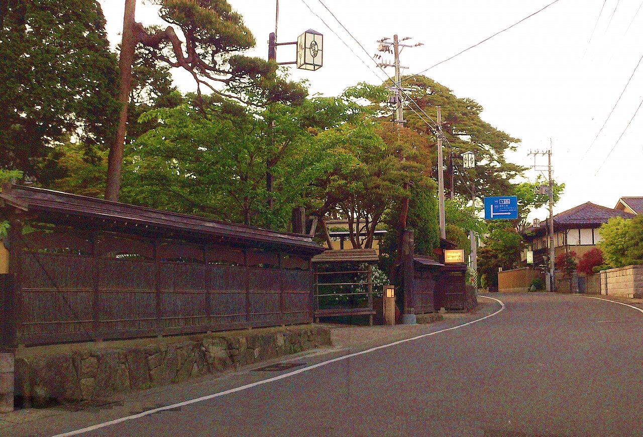 Iwamuro Onsen (岩室温泉)