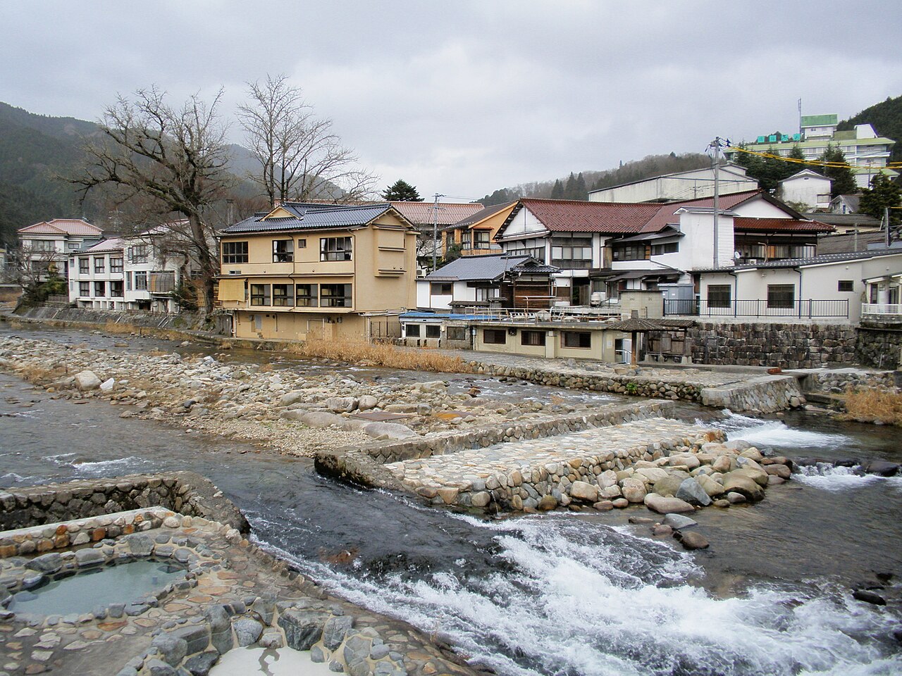 Okutsu Onsen (奥津温泉)