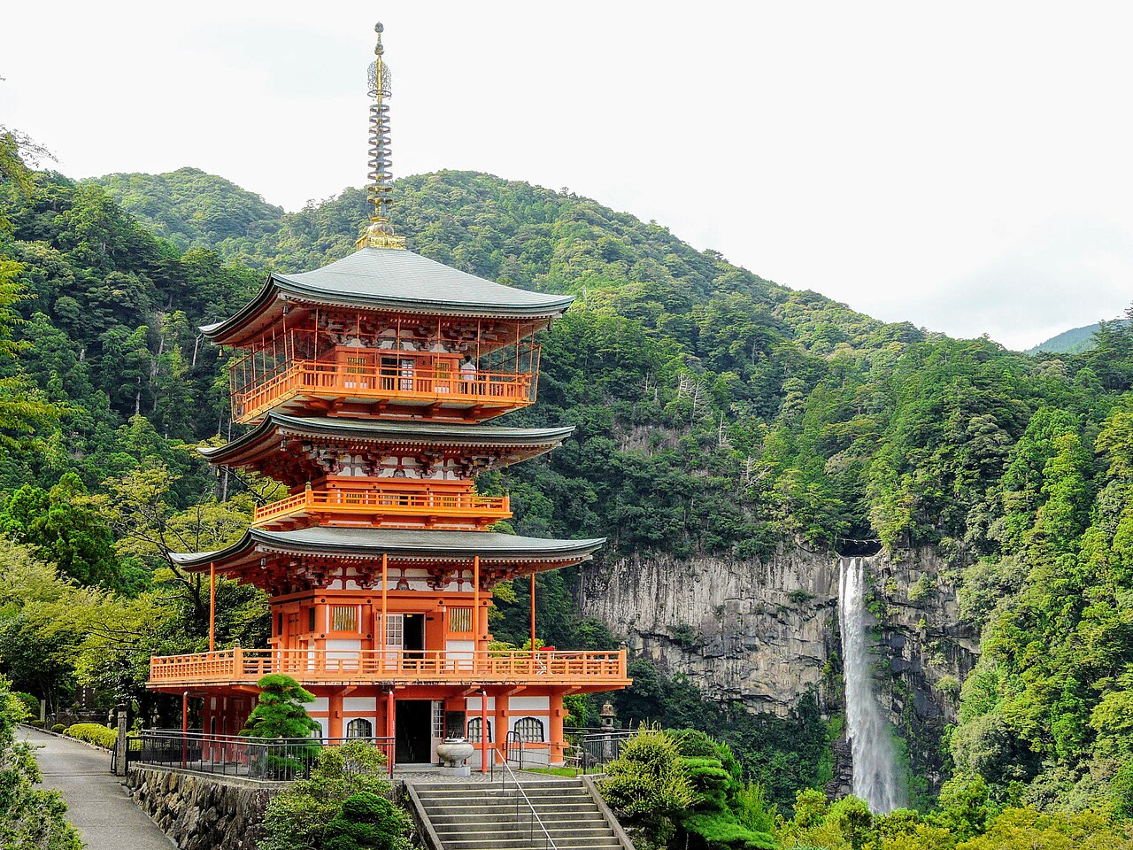 Katsuura Onsen (勝浦温泉)